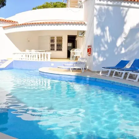 Walking Distance To The Centre 4 Bed. Private Pool 빌라