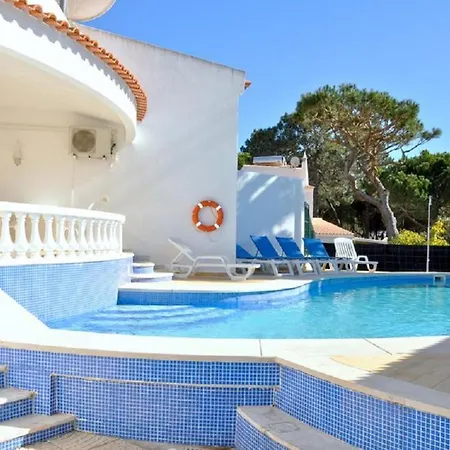 Walking Distance To The Centre 4 Bed. Private Pool *