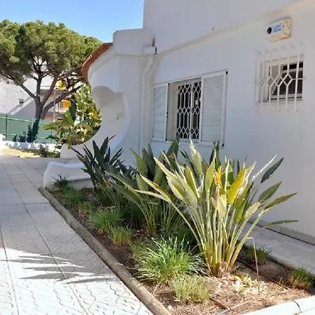 Walking Distance To The Centre 4 Bed. Private Pool 빌라