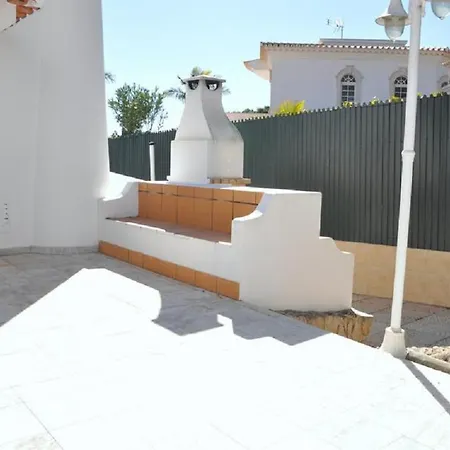 Walking Distance To The Centre 4 Bed. Private Pool *