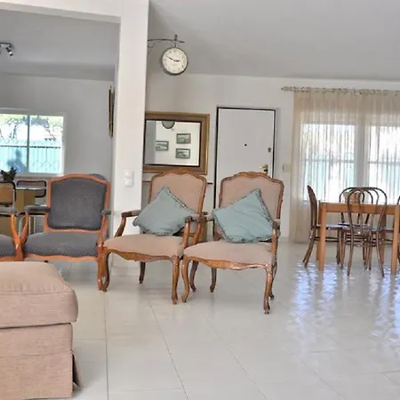 Walking Distance To The Centre 4 Bed. Private Pool 빌라 *