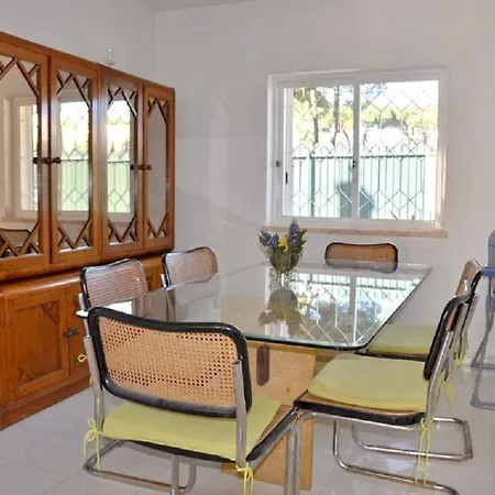 Walking Distance To The Centre 4 Bed. Private Pool 빌라