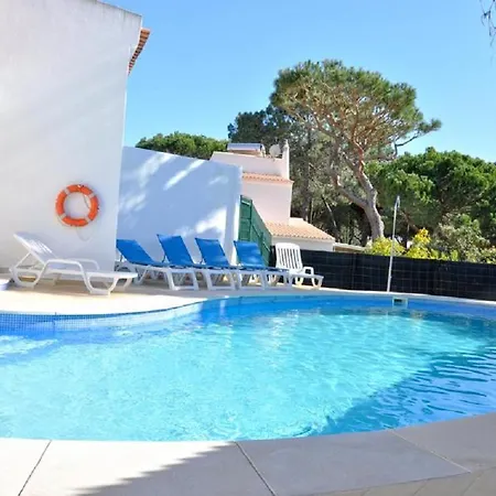 Walking Distance To The Centre 4 Bed. Private Pool Villa Quarteira