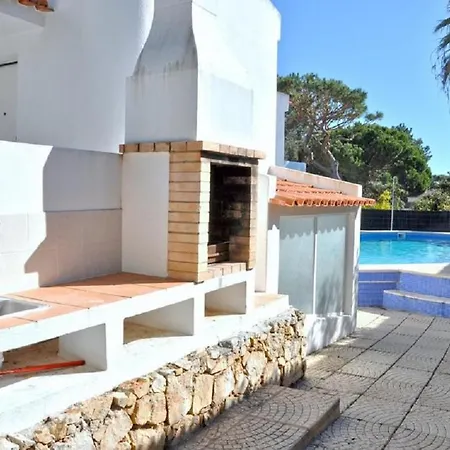 Villa Walking Distance To The Centre 4 Bed. Private Pool Quarteira